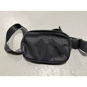 Lululemon Everywhere Belt Bag, specifically the 1L model in black